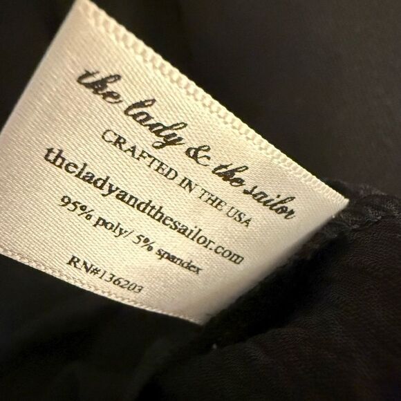 The lady & the sailor dress - Picture 4 of 4